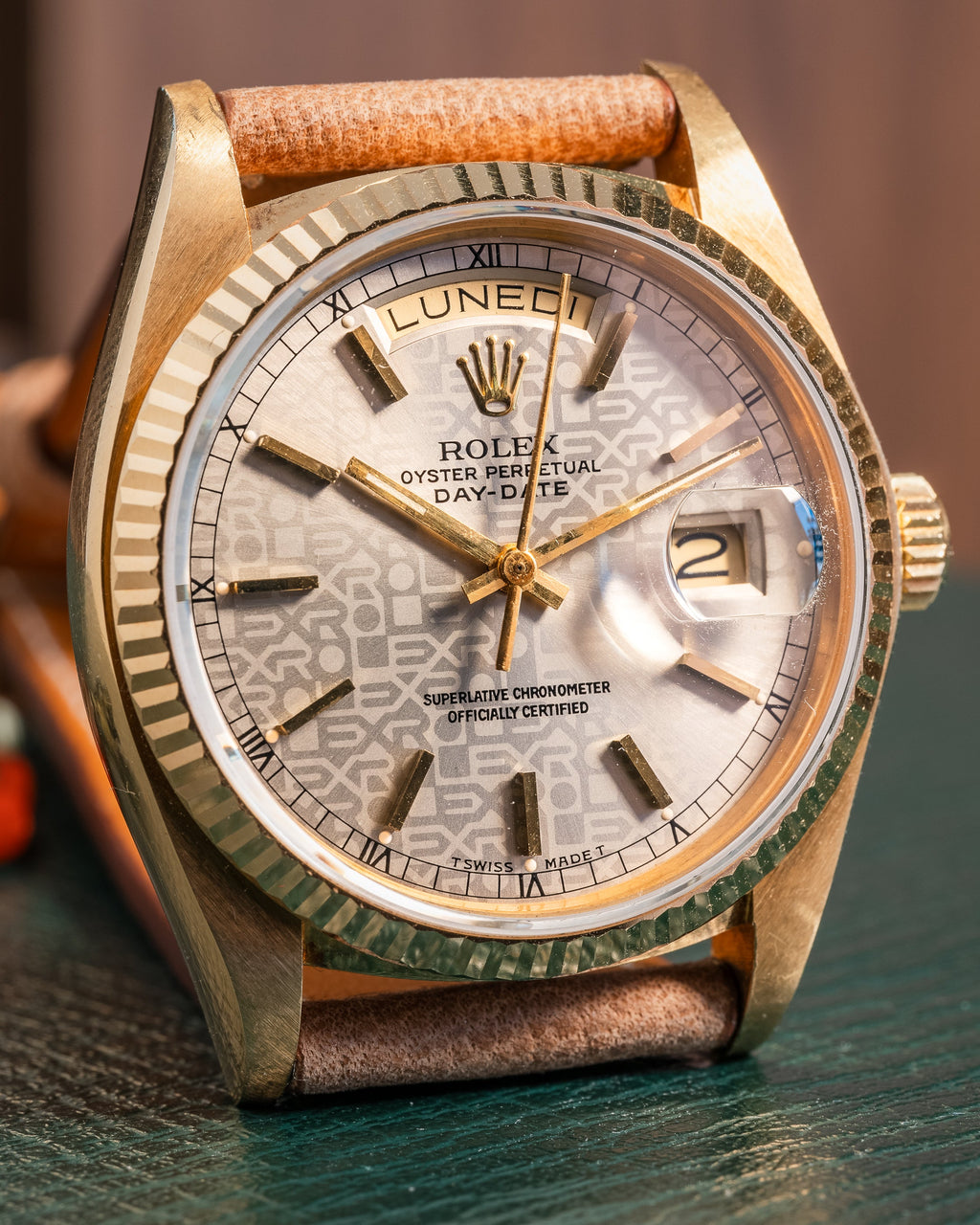 Day-Date 18038 Yellow Gold Silver Jubilee Dial Italian Day Wheel w/ pin buckle 36mm