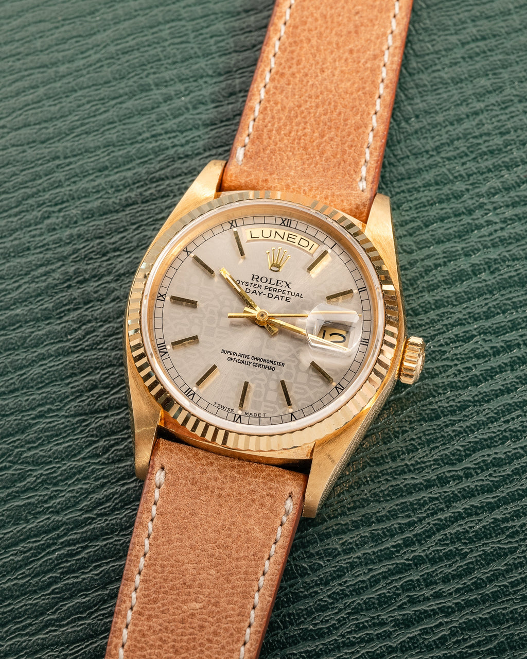 Day-Date 18038 Yellow Gold Silver Jubilee Dial Italian Day Wheel w/ pin buckle 36mm